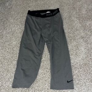 Nike women’s black crop leggings